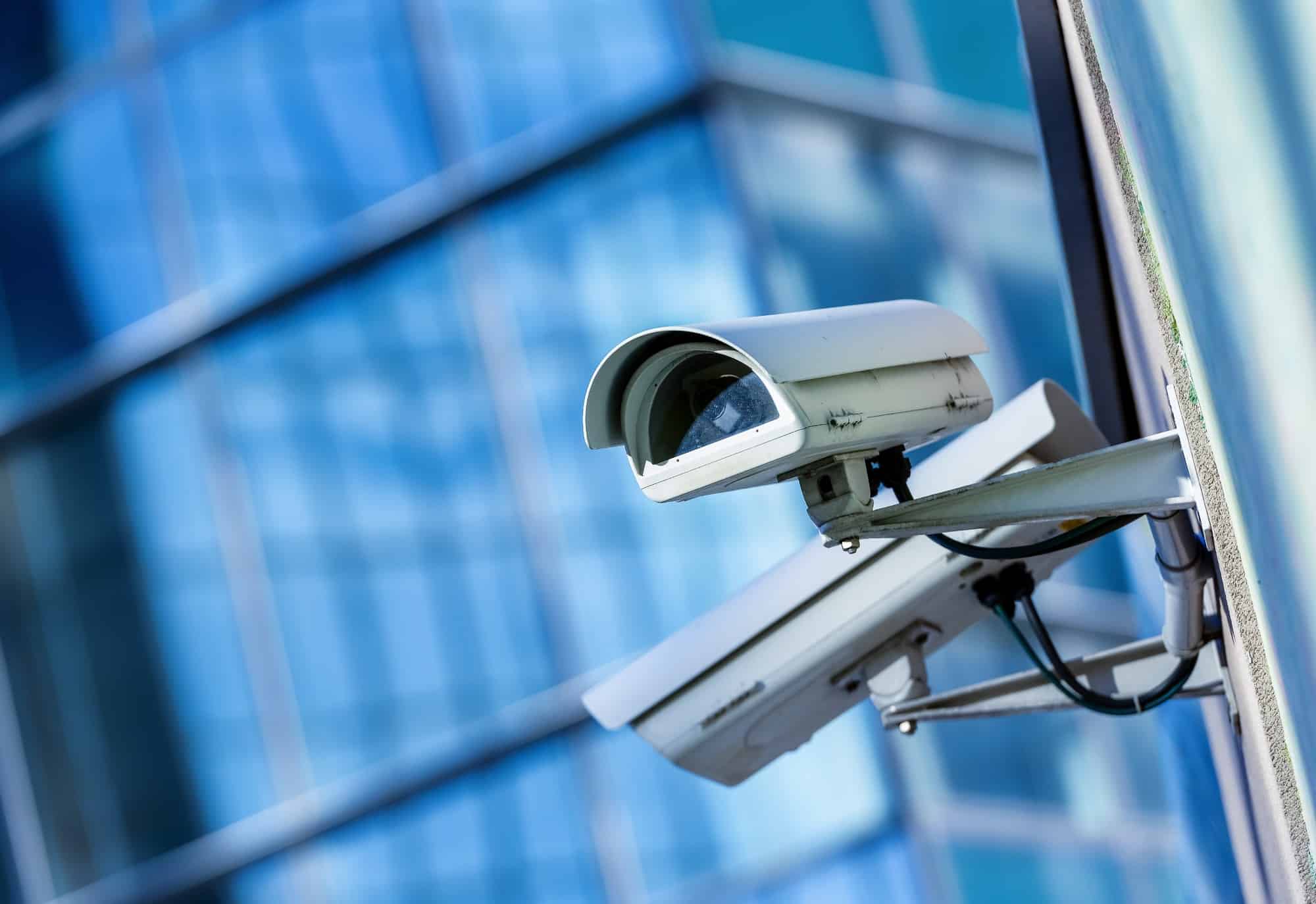 La Quadrature du Net porte plainte auprès de la CNIL contre la vidéosurveillance algorithmique, en particulier mise à l’essai dans les gares.