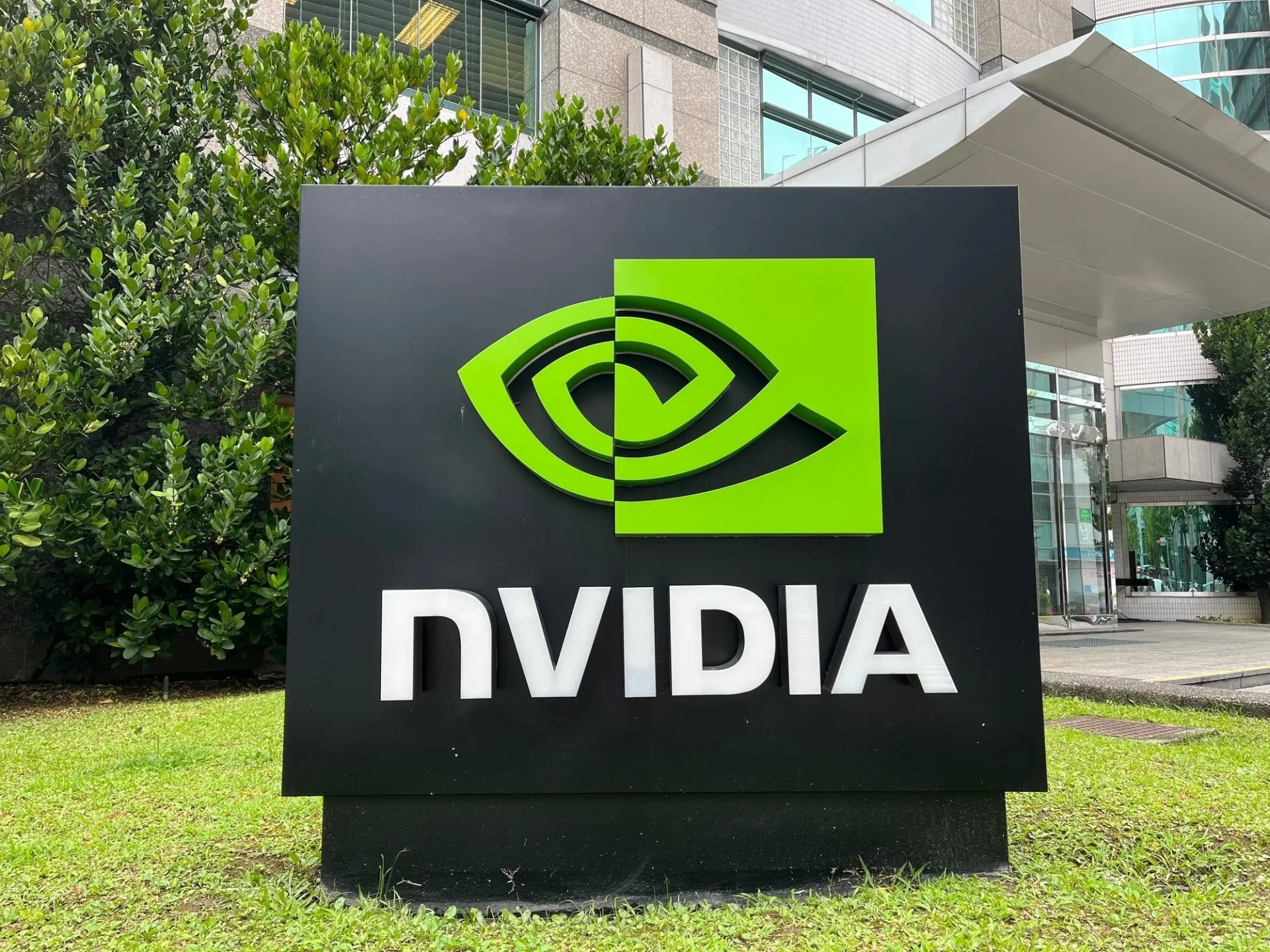 Le chatbot IA de NVIDIA intègre de nouveaux modèles linguistiques à exécuter localement sur votre ordinateur.