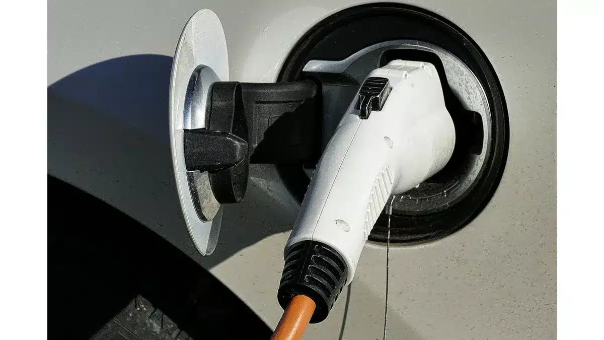 Le gouvernement a pour objectif de vous convaincre d’adopter la voiture électrique
