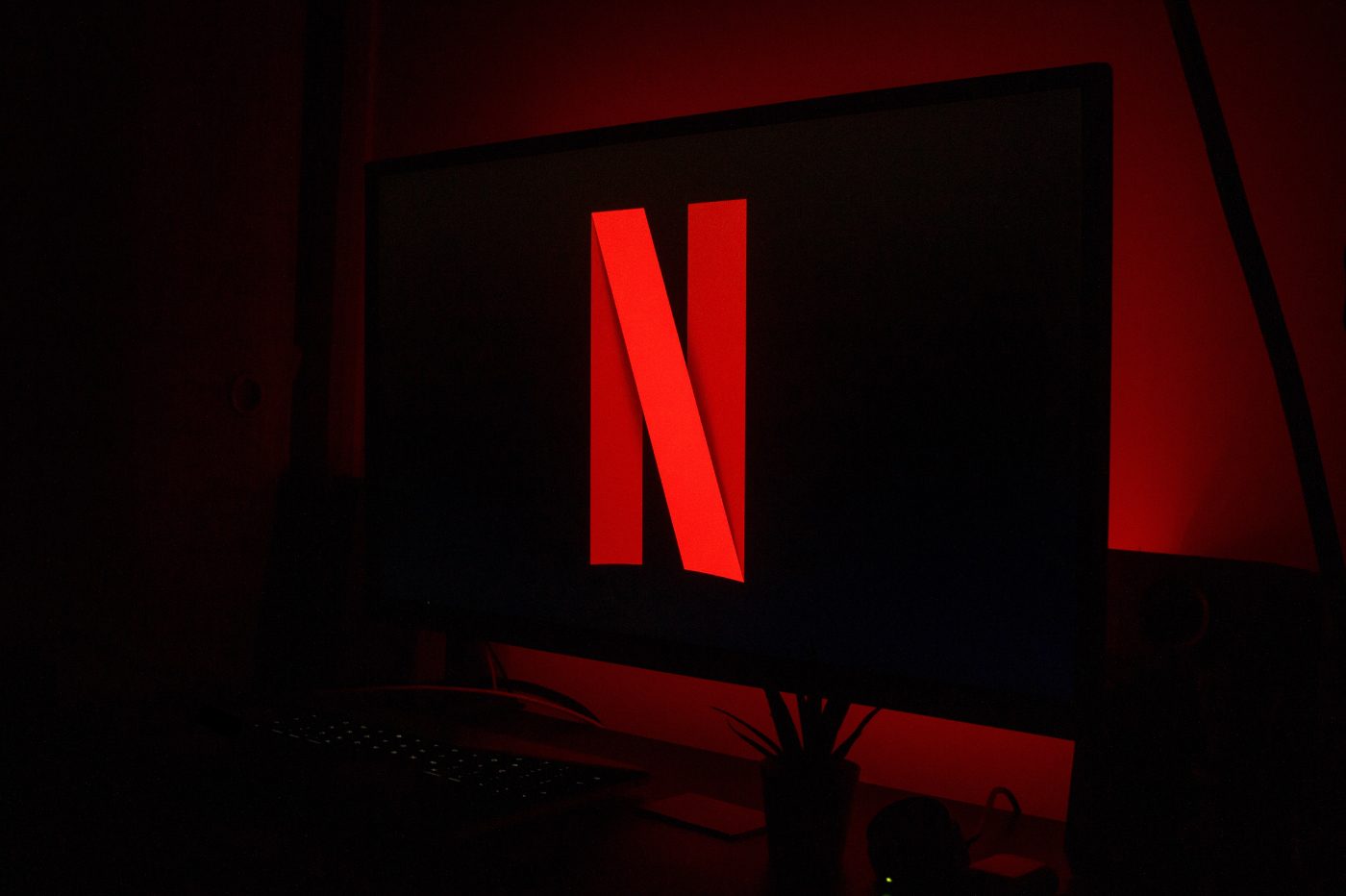Netflix contraint les clients de l’ancien abonnement Essentiel sans publicité à migrer vers sa formule avec de la publicité.