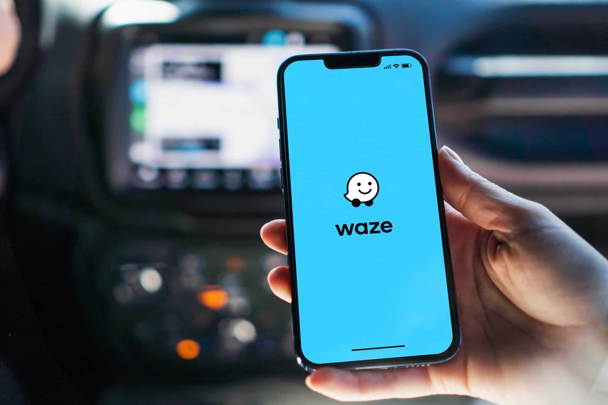 Waze a rendu possible la géolocalisation des domiciles des policiers sur son application.