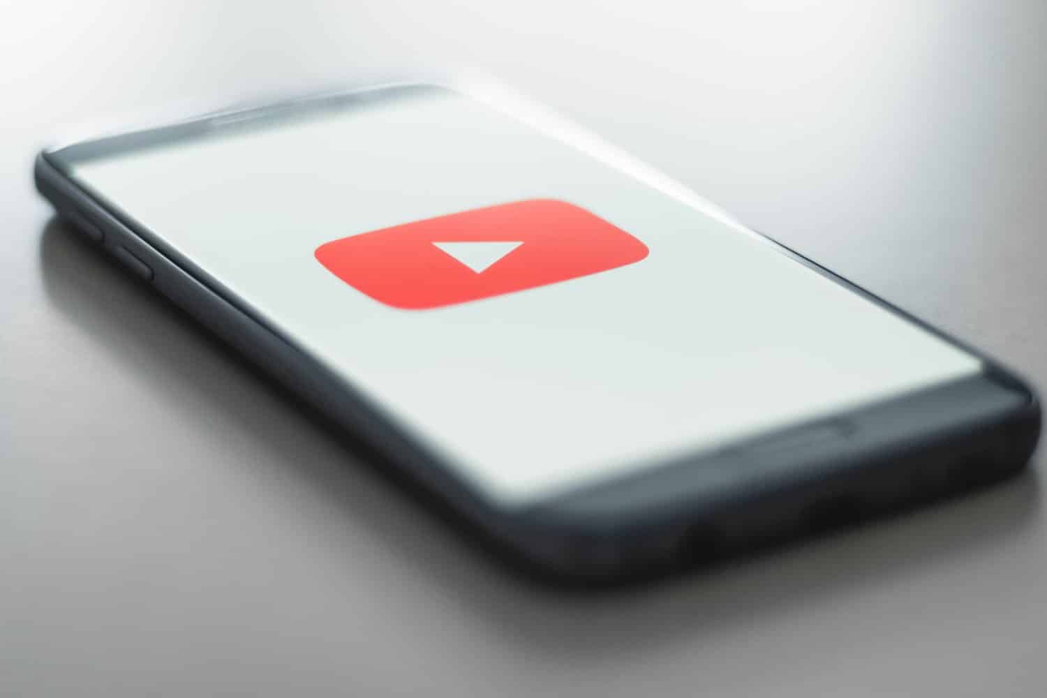 YouTube souhaite diffuser des annonces publicitaires même pendant les pauses.